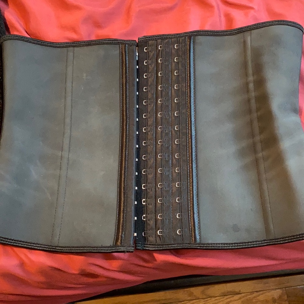 Waist trainer